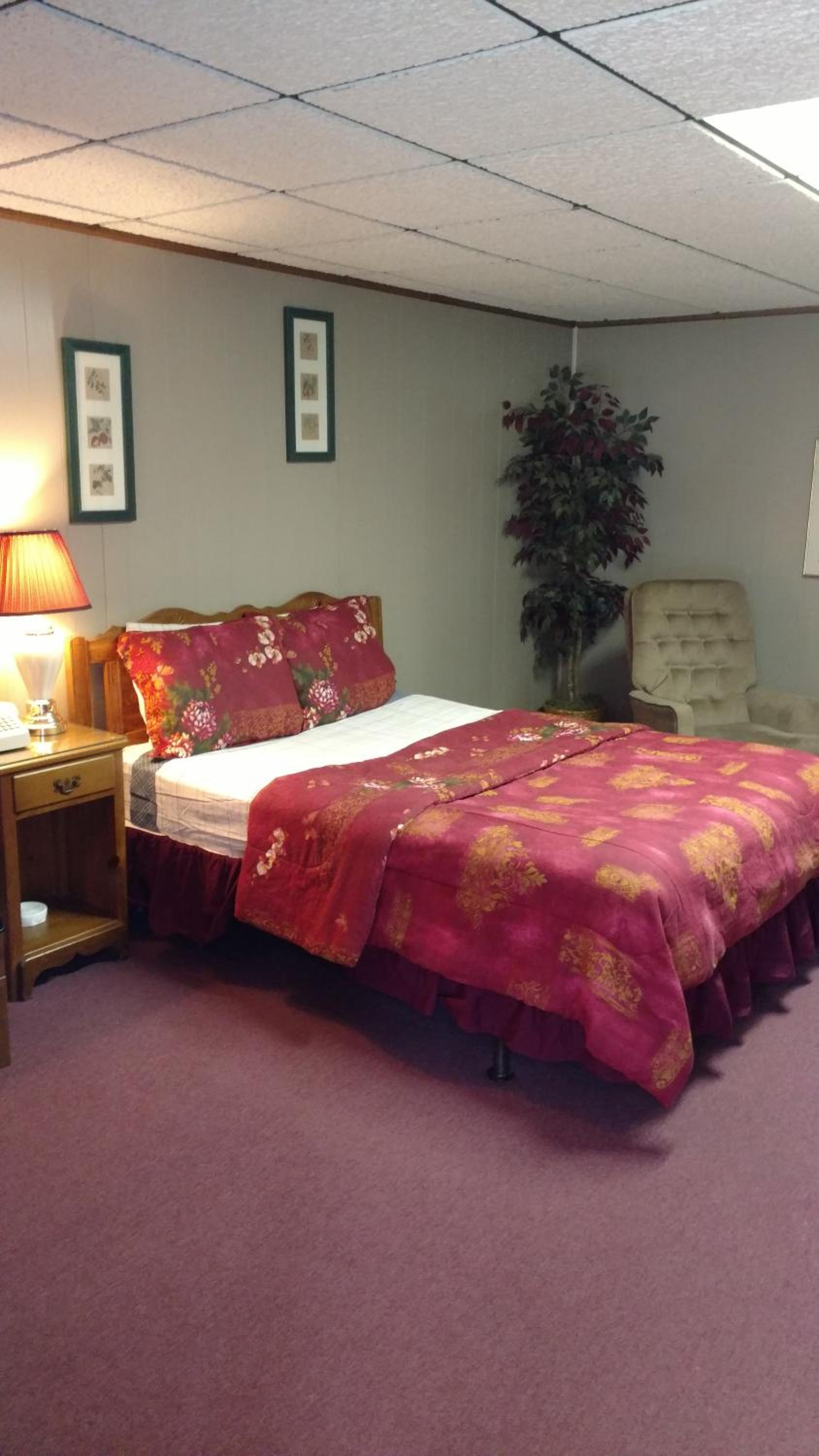 Queen Room - Non-Smoking photo 3