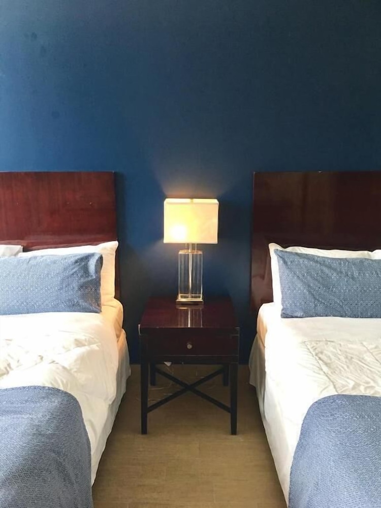 Studio Suite, 2 Double Beds, Mountain View photo 2