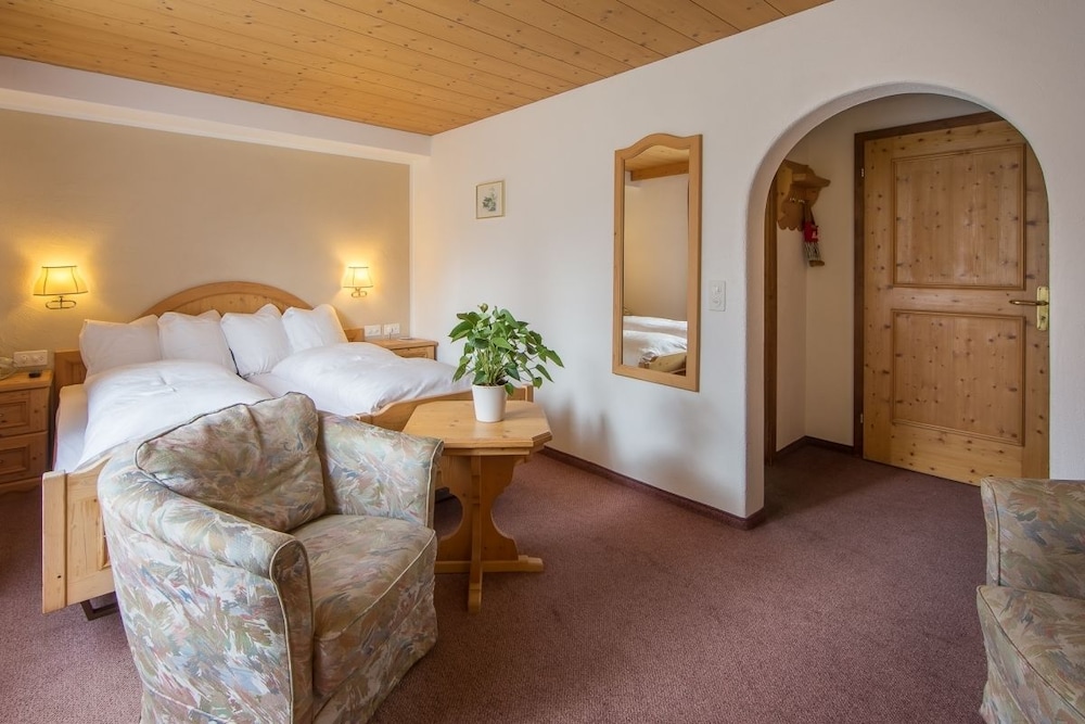 Classic Double Room, Non Smoking photo 2