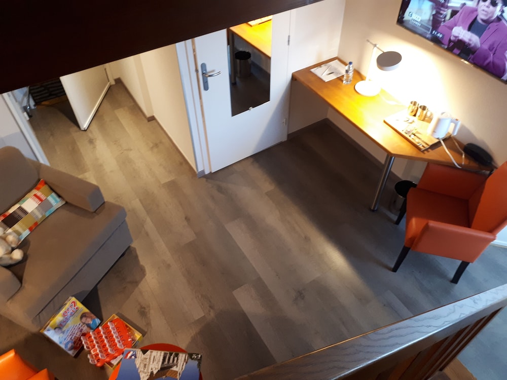 Family Room - Photo 3
