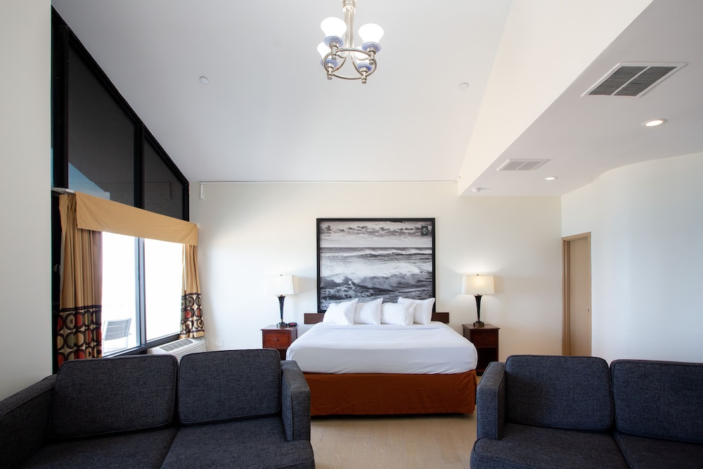 Oceanfront Suite Non Smoking 1 King Bed photo 3