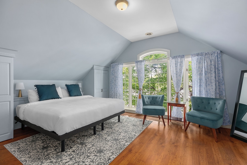 Superior Room, 1 King Bed, Fireplace (N°7)