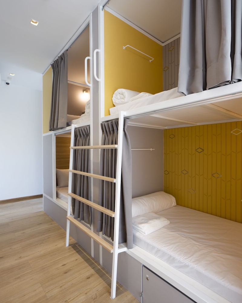 Bed in 12-Bed Mixed Dormitory Room ( En Suite Bathroom) photo 1