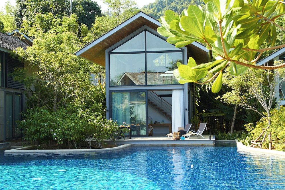 Two-Bedroom Villa Pool Access with Round-Trip Boat Transfer