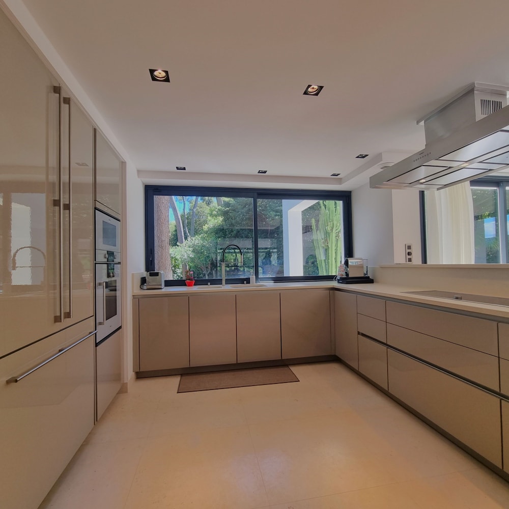 Villa photo 2