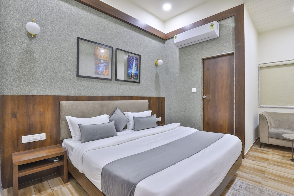 Deluxe Room - Photo 1