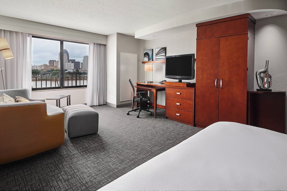 Room, 1 King Bed with Sofa bed (Hearing Accessible) - Photo 1