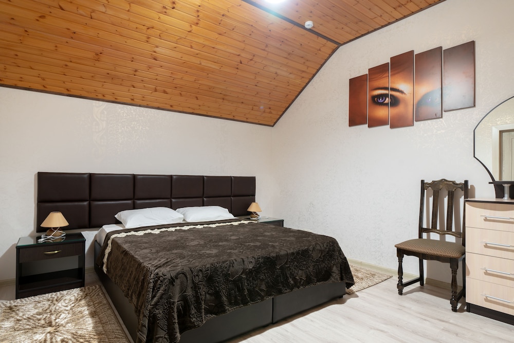 Luxury Cabin, Kitchen, Courtyard Area photo 3