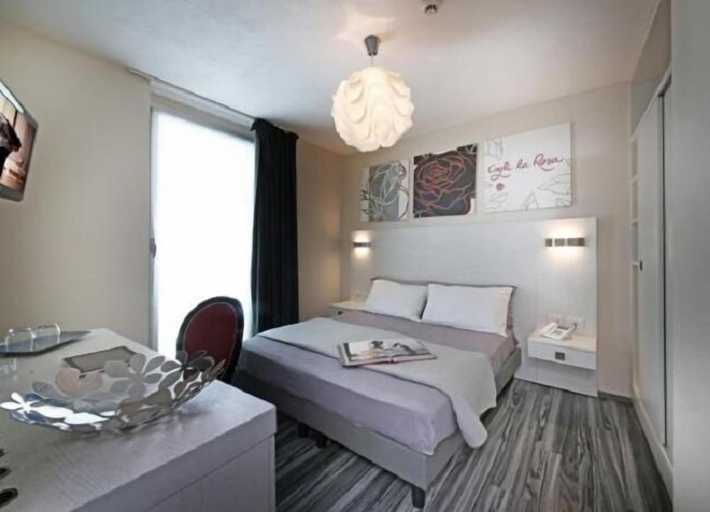 Double Room, 1 Queen Bed photo 1