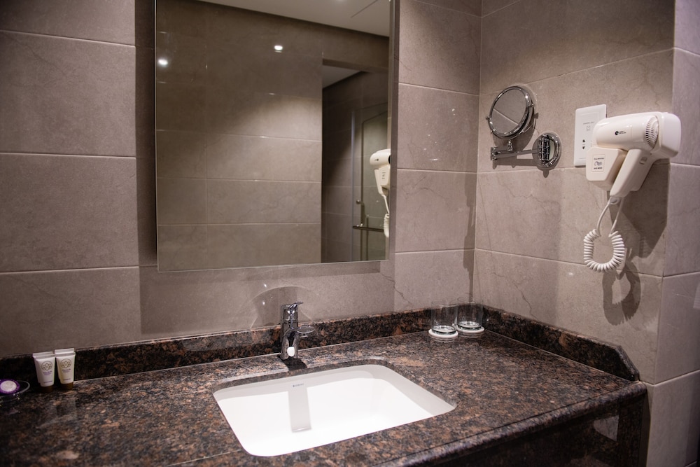 Deluxe Double Room - Photo 11
