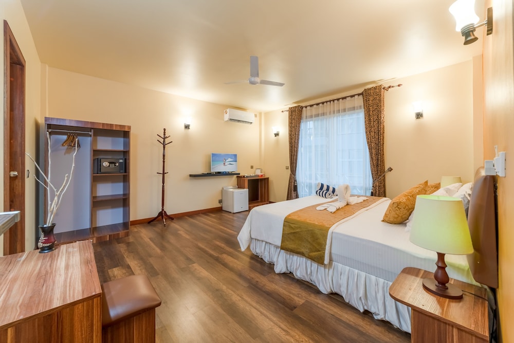 Deluxe Double Room with Balcony photo 1