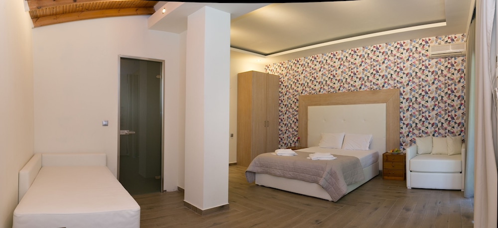 Deluxe Apartment, Sea View, Beachfront photo 2