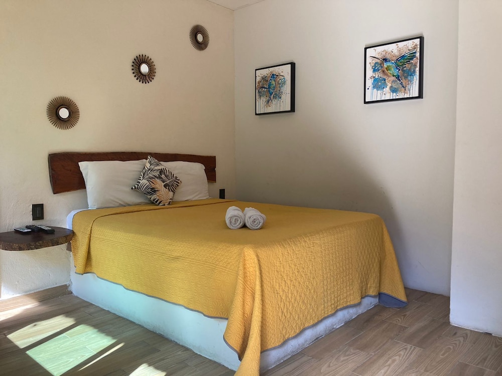 Standard Room, 1 Queen Bed - Photo 2