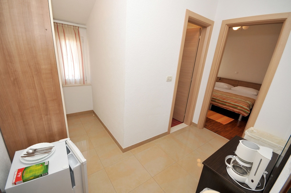 Double Room - Photo 2