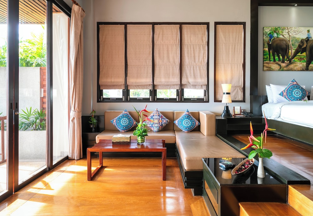 Grand Thai with Natural Ocean View & Spa Bath - Photo 5