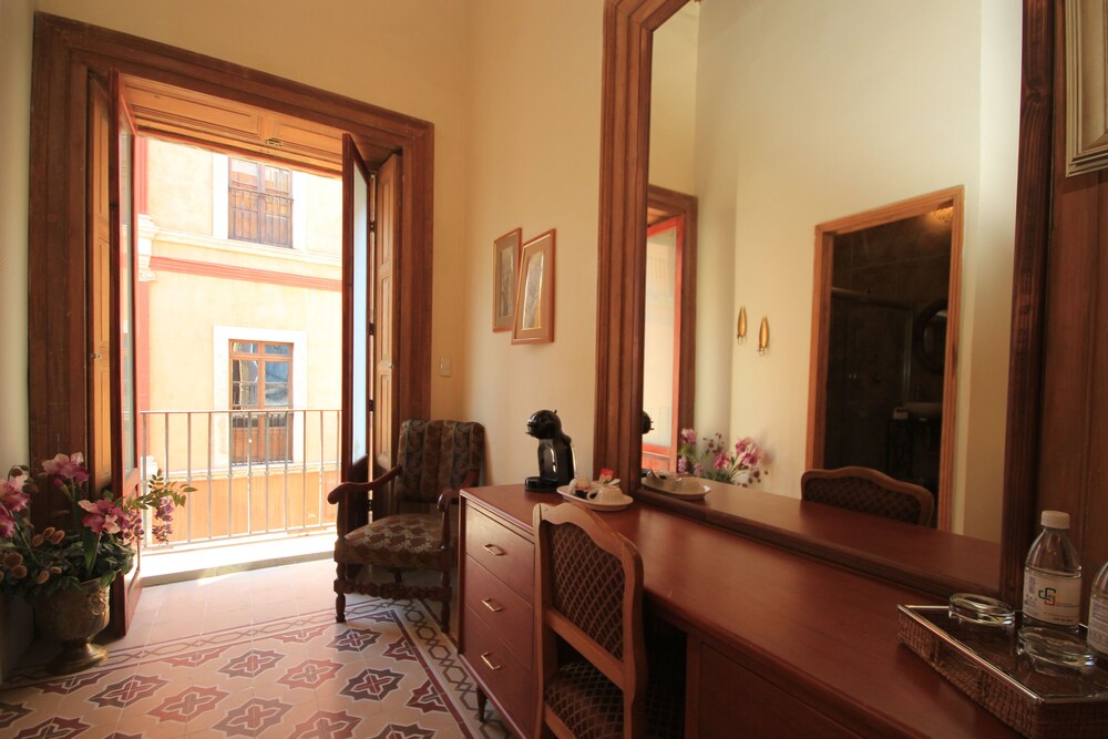Room, 1 Bedroom, Non Smoking, City View photo 2