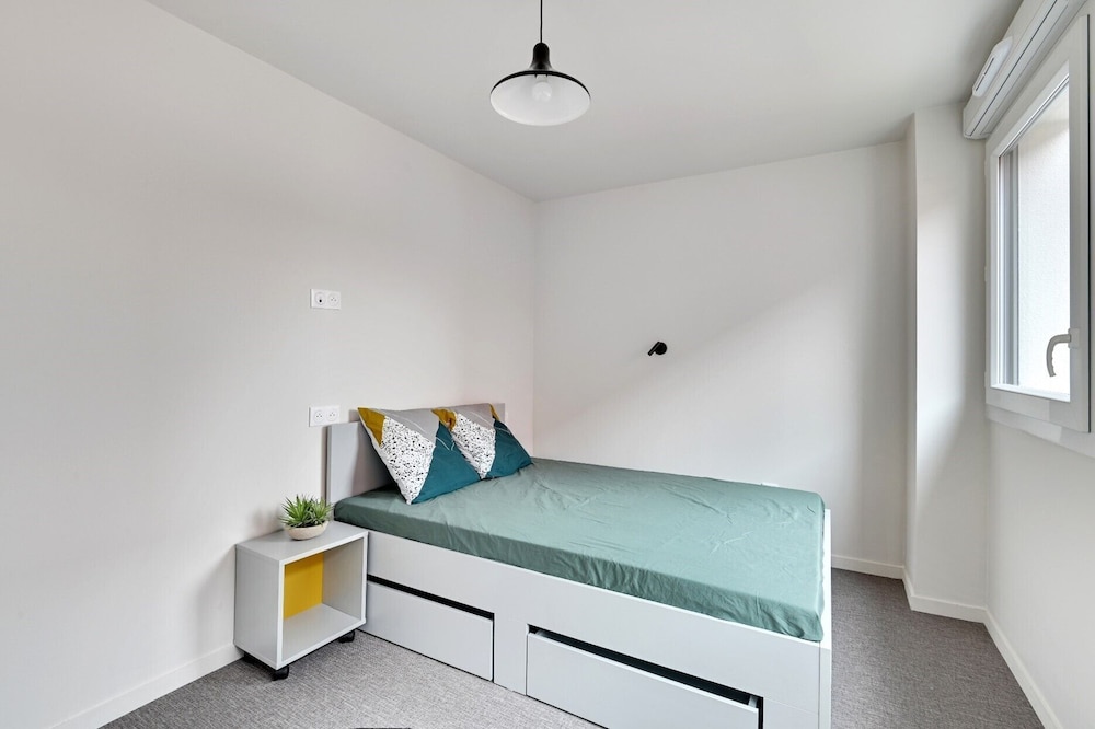 Business Suite, 1 Queen Bed with Sofa bed