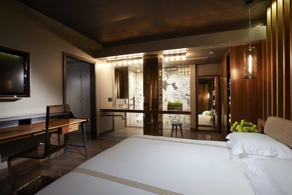 Suite (Cabana Building)