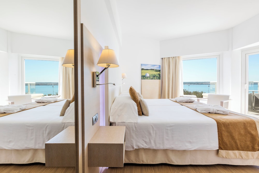 Double Room, Partial Sea View (high floor)
