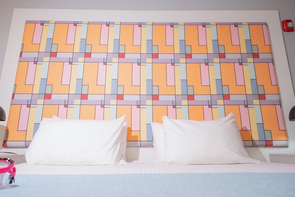 Fashion Suite, One King Bed