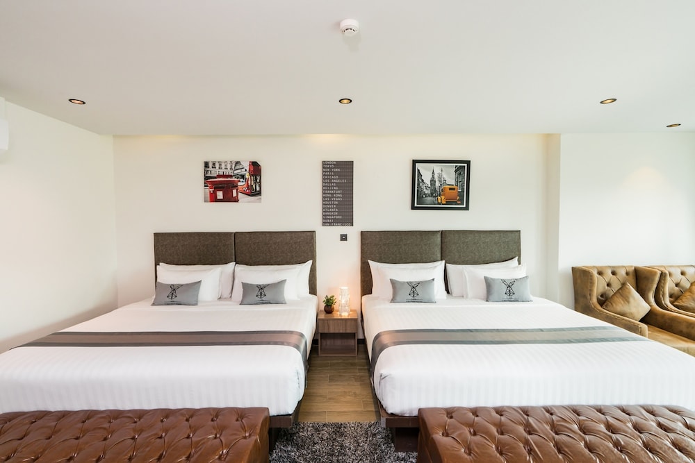 Family Suite, Multiple Beds, Balcony photo 2