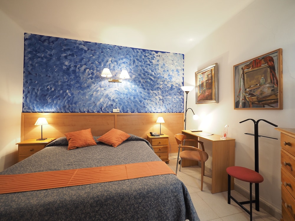 Double Room (Interior view)