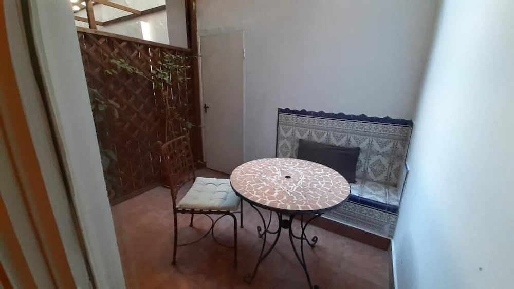 Habitación Pequeña con Terraza (Baño Privado) photo 2