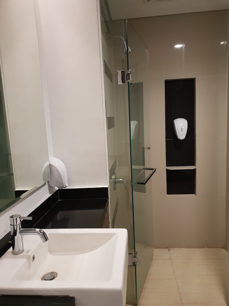 Royal Executive Room - Photo 4