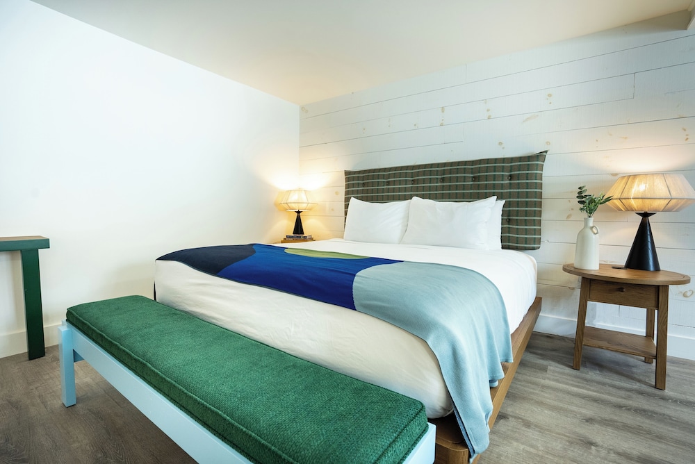 Suite (Two King W/ Sleeper) - Photo 6