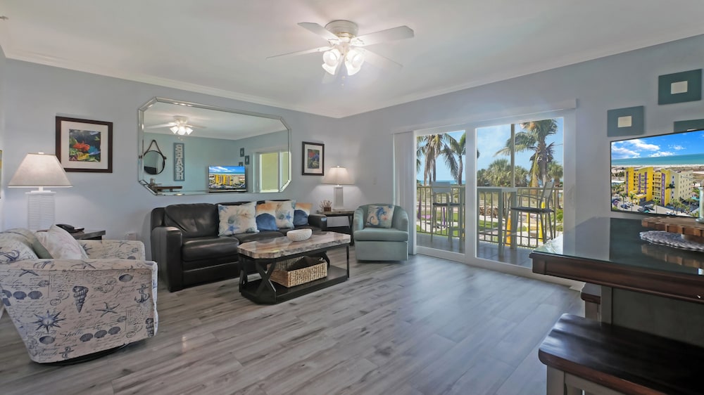Premium Condo, 1 Bedroom, Balcony, Beachfront (Gulf Front) photo 1