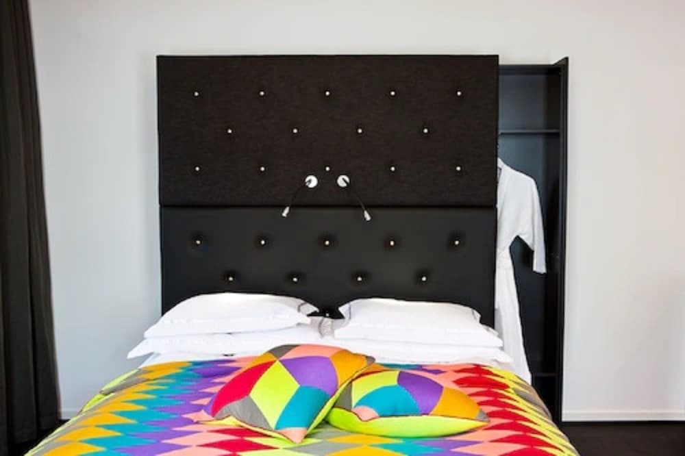 XL - One room suite (king size bed of 180 cm) photo 3