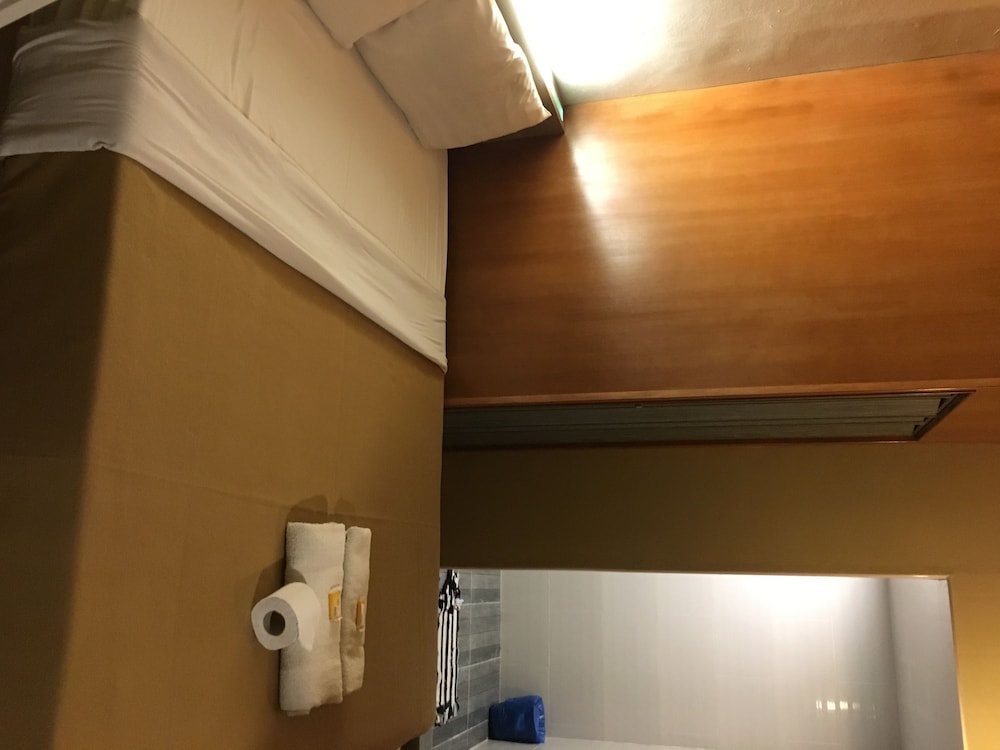 Queen Bed in Shared Dorm (Female Only) photo 1