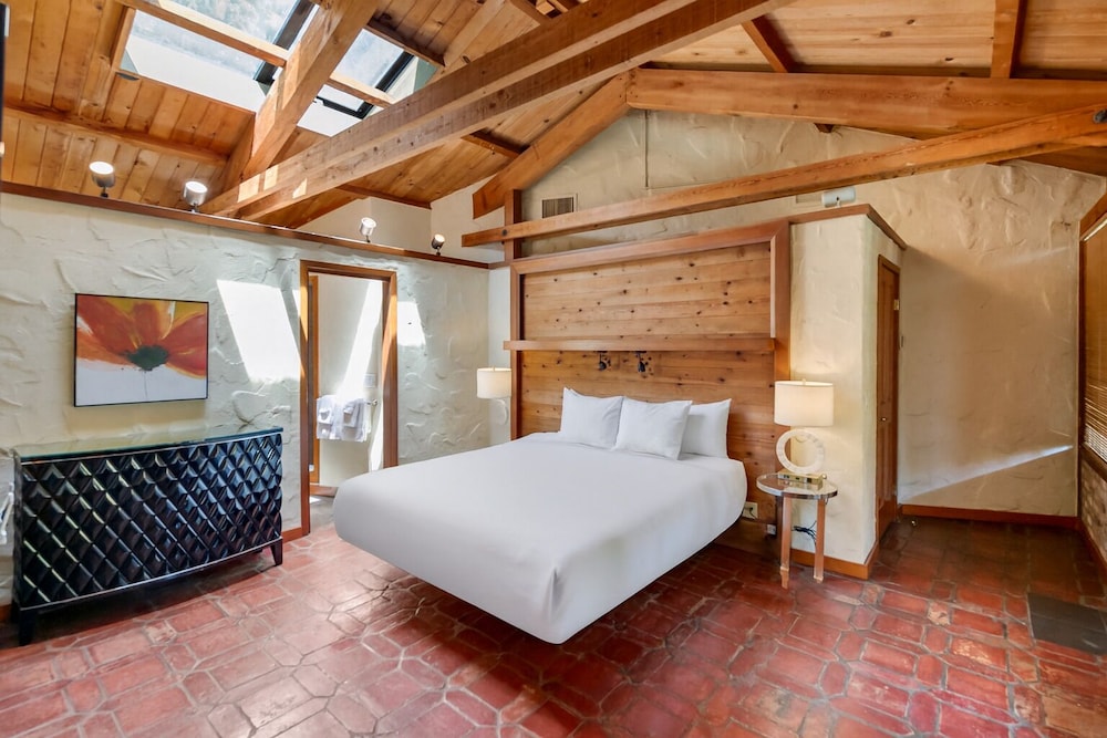Room, 1 King Bed, Poolside
