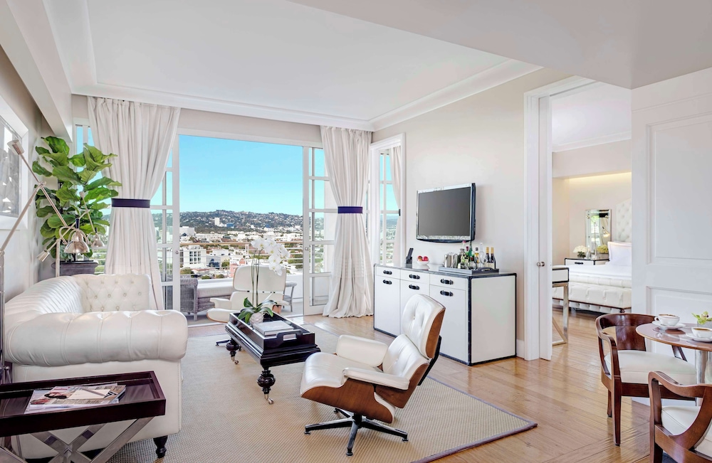 Suite, 1 King Bed, Balcony (Beverly Hills)