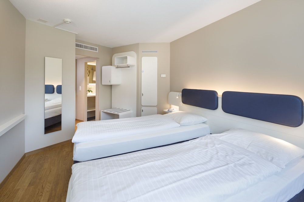 Twin Room - Photo 5