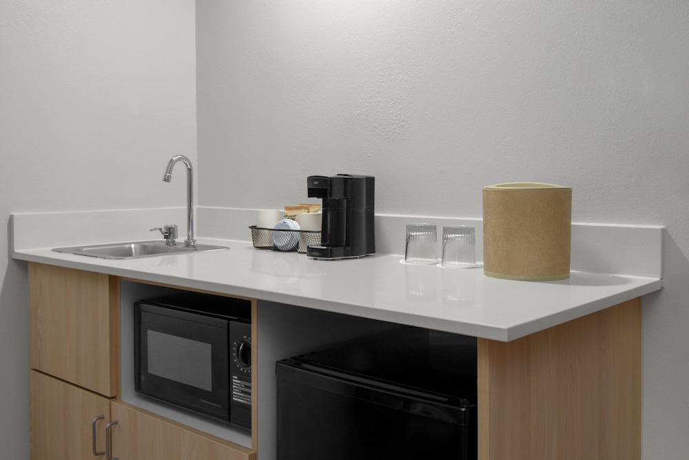Studio Suite (Mobility Accessible, Tub) - Photo 3