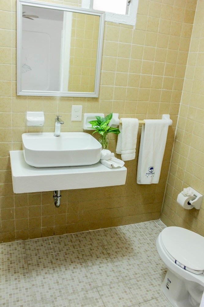 Standard Room, 2 Double Beds - Photo 6