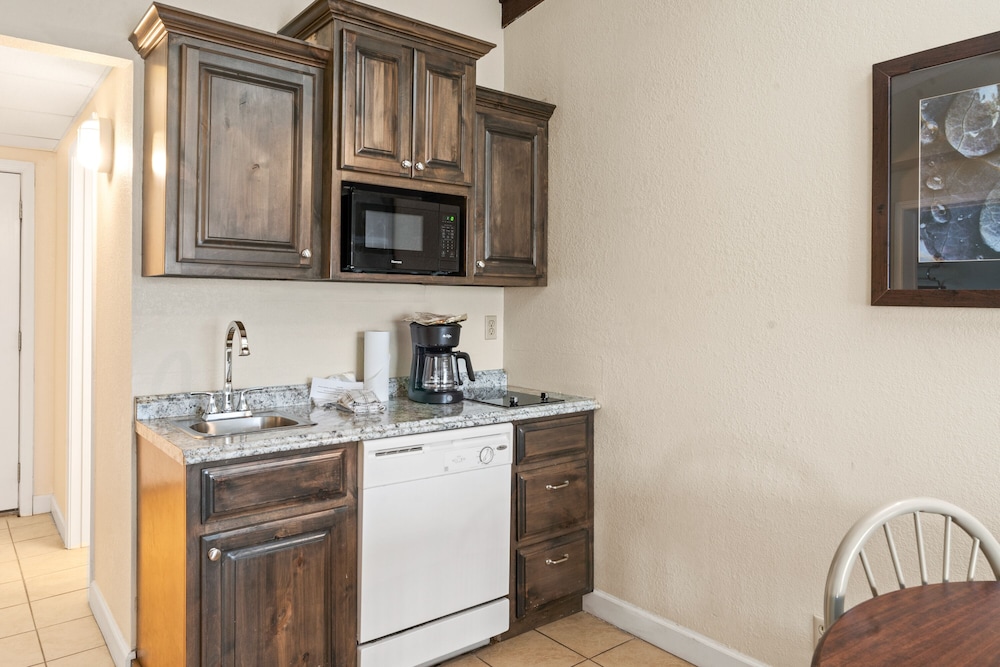 1 - BD Economy Suite Walk-in Level Unit 211 photo 3