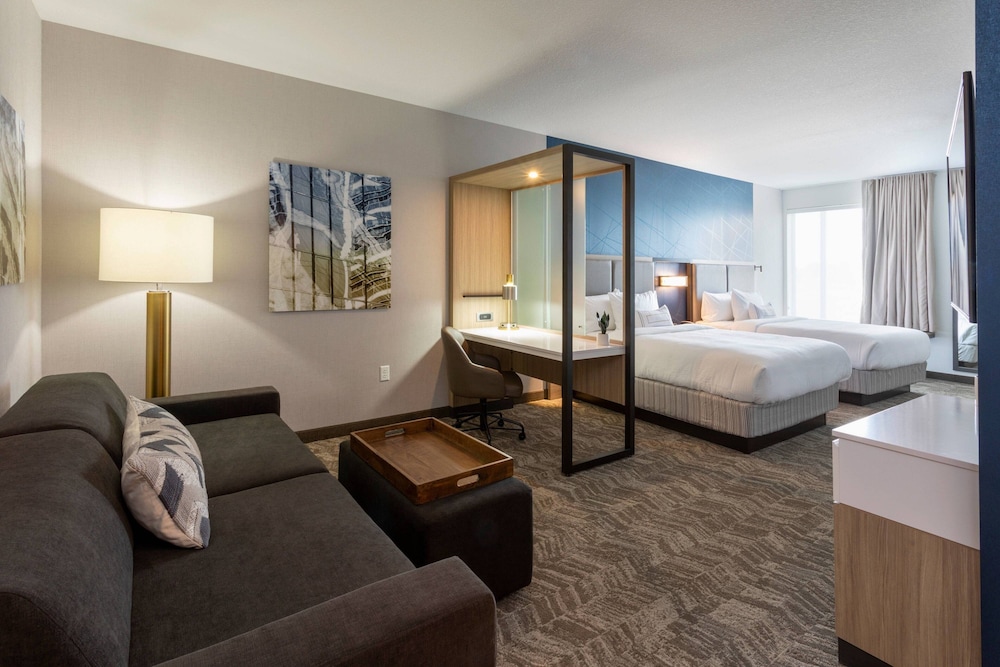 Suite, 2 Queen Beds - Photo 2