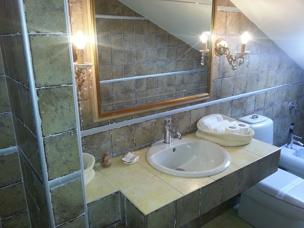 Superior Suite, Partial Ocean View photo 2