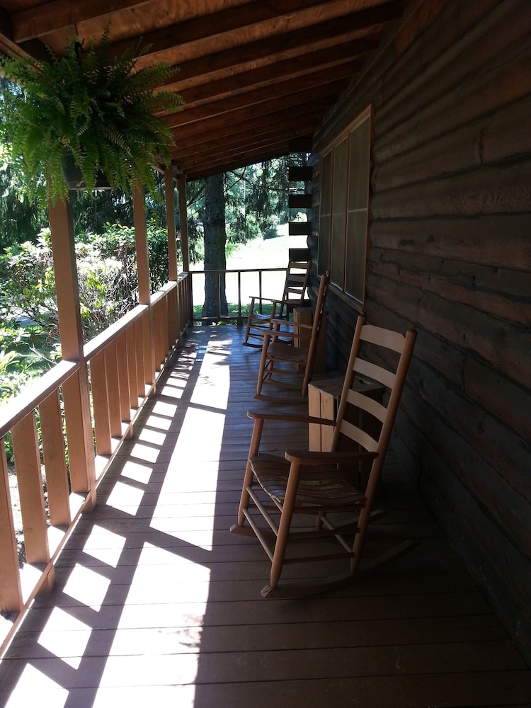 Cabin, 2 Bedrooms photo 2
