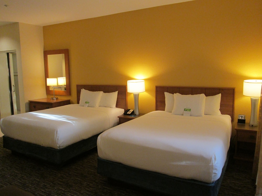 Standard Suite, 2 Queen Beds, Non Smoking