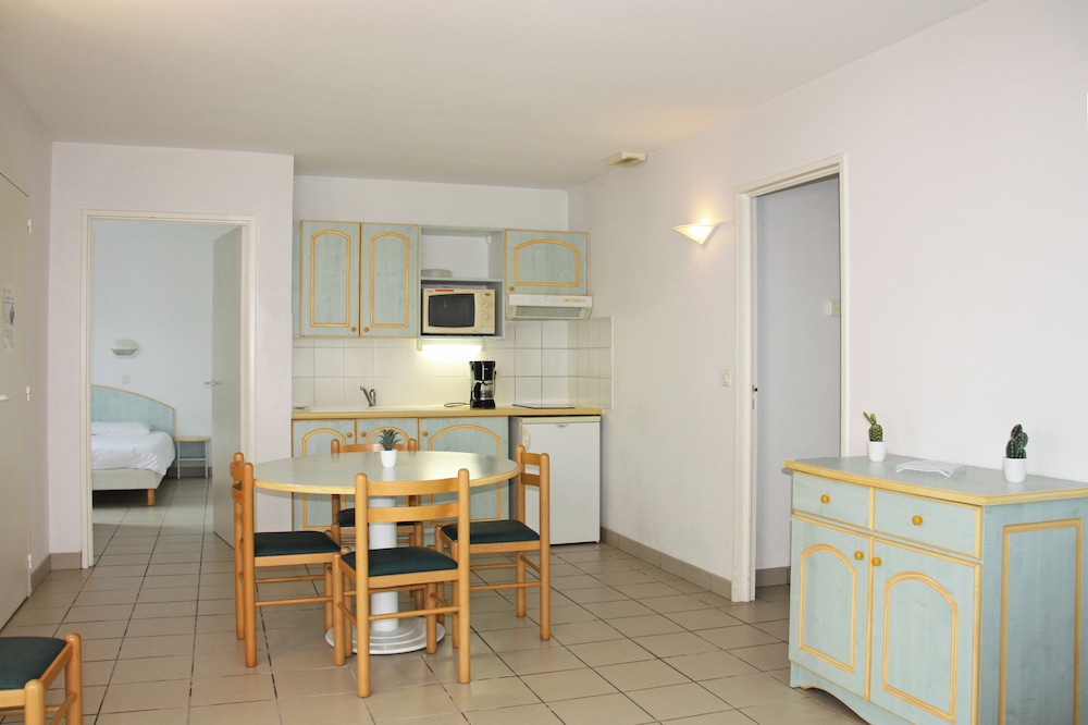 Apartment, 3 Bedrooms - Photo 5