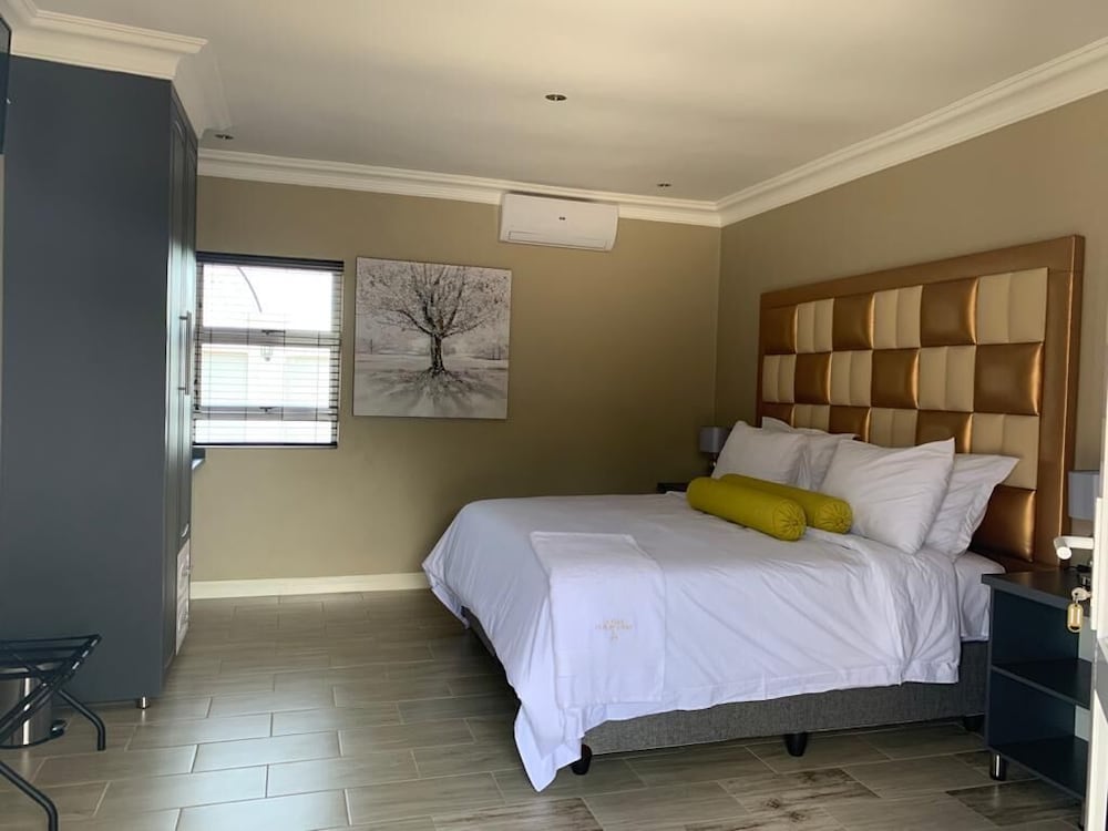 Deluxe Room, 1 Queen Bed