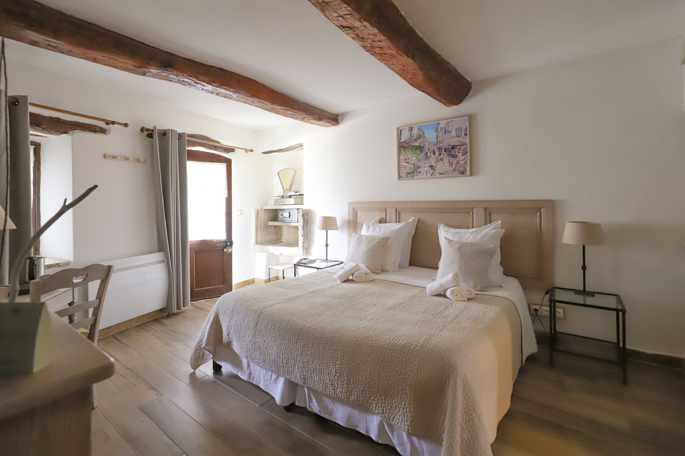 Superior Double or Twin Room (La Cuisine)