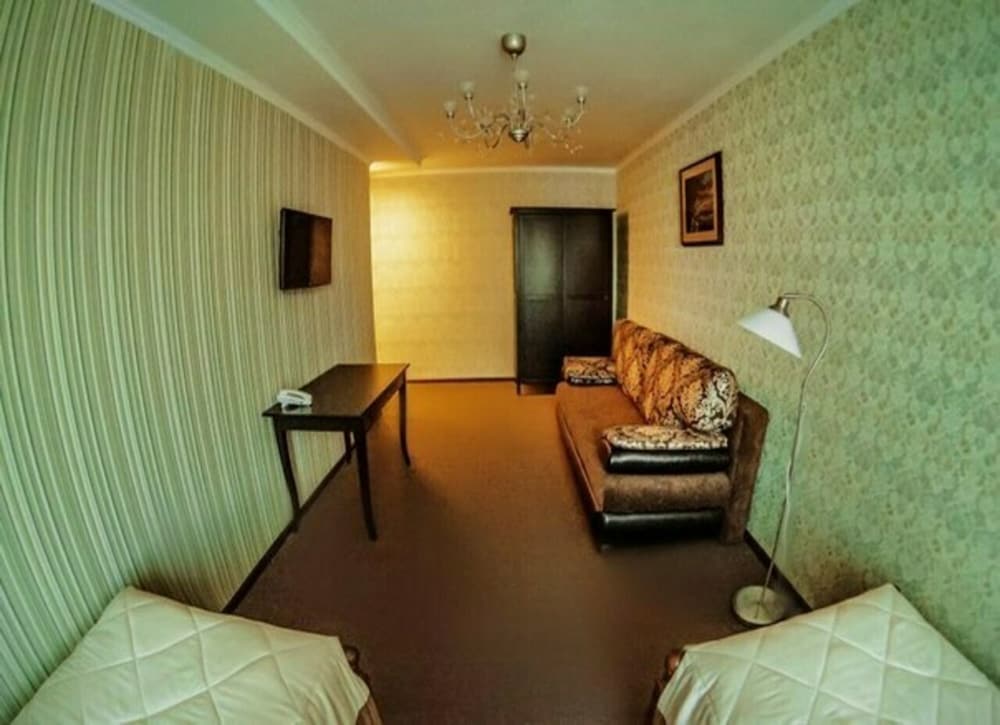 Family Room, Multiple Beds photo 3