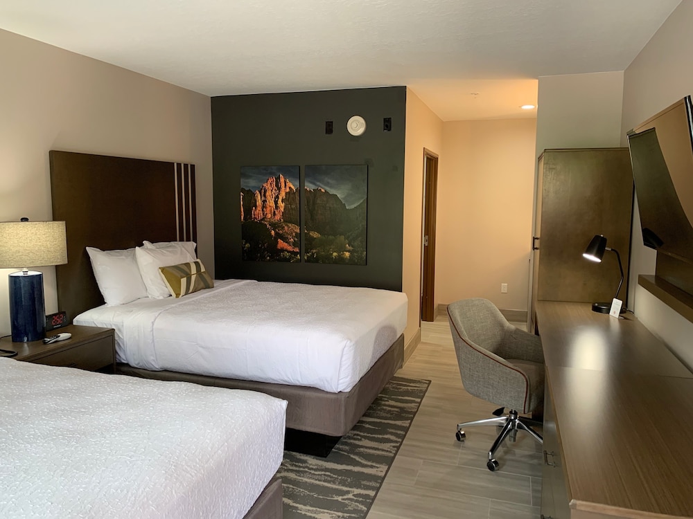 Standard Room, 2 Queen Beds, Accessible