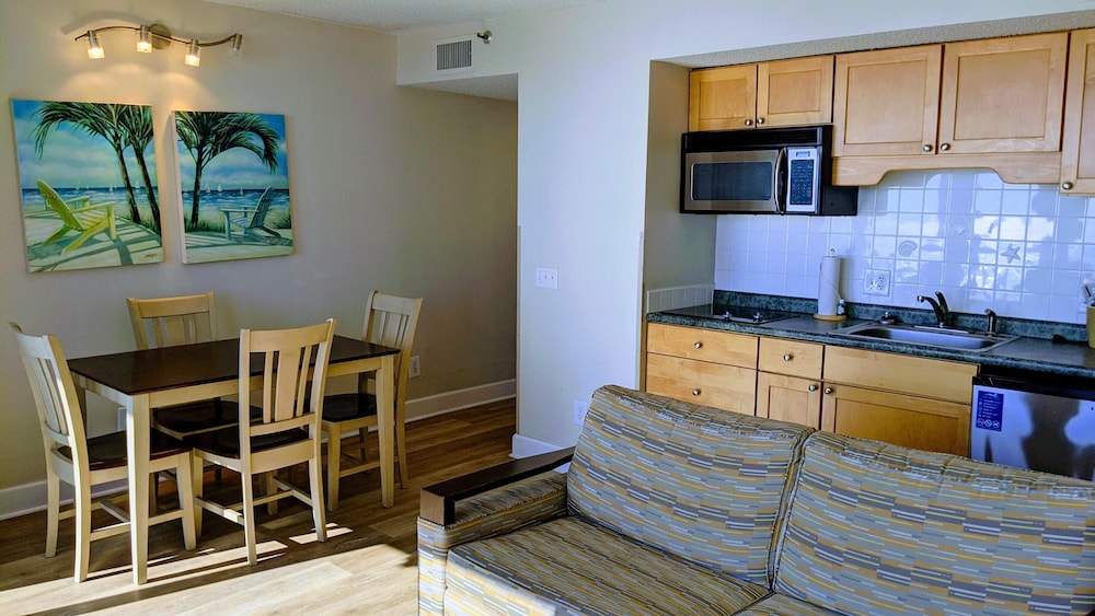 Traditional Suite, 1 King Bed with Sofa bed - Photo 2
