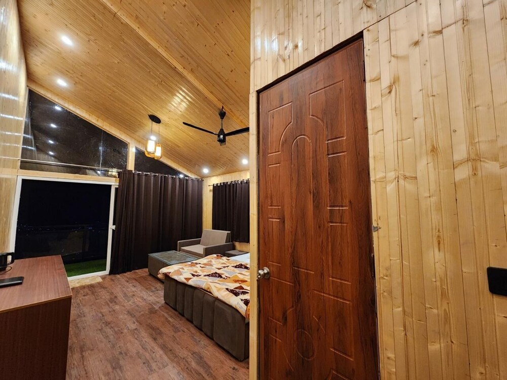 Deluxe Room, Balcony, Mountain View photo 2