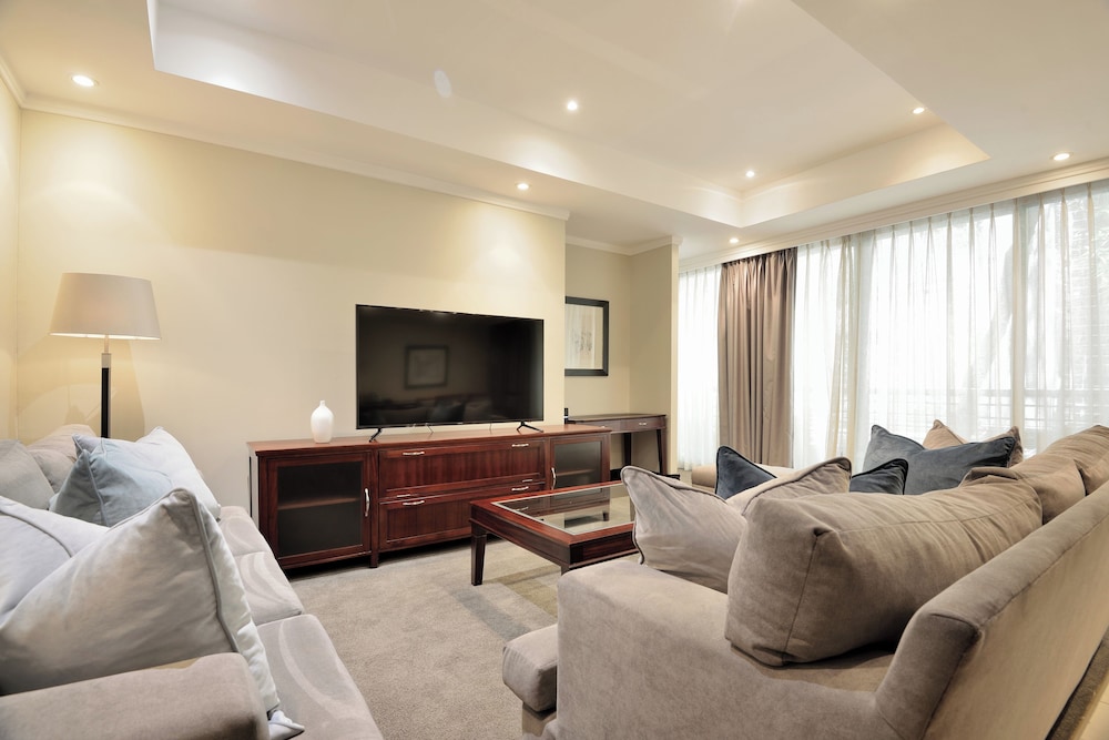 Suite, 1 Bedroom - Photo 6